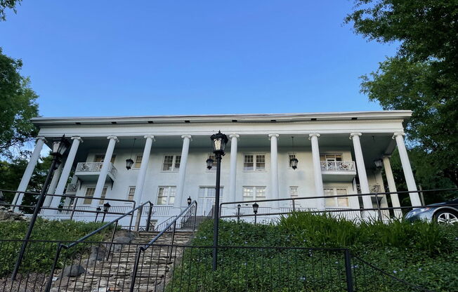 149 PEACHTREE CIR NE