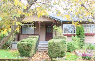 Charming bungalow with bonus office or Art Studio space! Beaumont/ Alameda!
