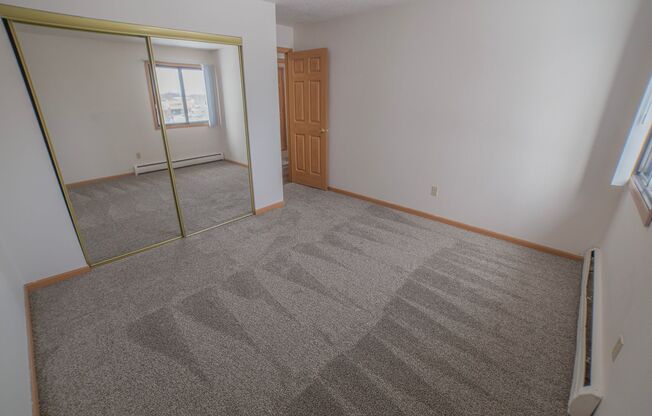 2 beds, 1 bath, 1,040 sqft, $960, Unit 2581-323