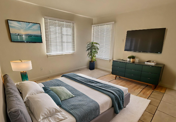 1402 N WILLOWBROOK AVE