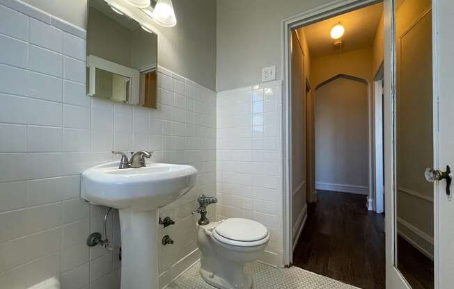 Vintage-Styled Bathroom at 1033 W Loyola, Chicago, 60626
