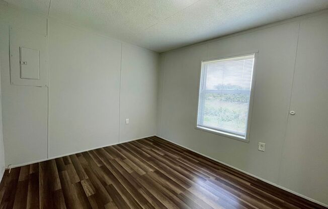3 beds, 1 bath, $1,395, Unit 6334 Eugene Acres Lane