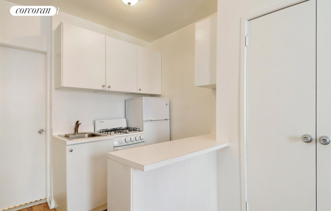 Studio, 1 bath, $2,495, Unit 4W