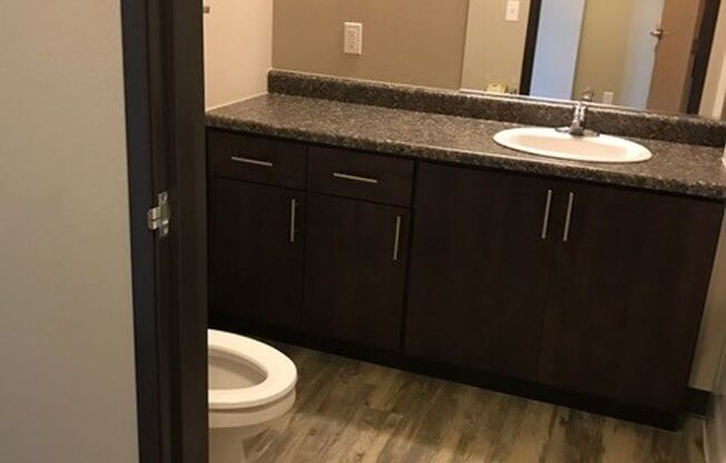 2 beds, 1 bath, 852 sqft, $1,400, Unit 1-205E