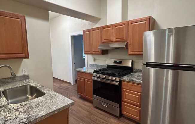 2 beds, 1 bath, $1,250, Unit Fremont332-B