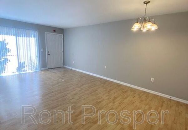 1 bed, 1 bath, 759 sqft, $1,075