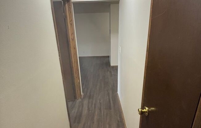 1 bed, 1 bath, 700 sqft, $899, Unit Custer-314