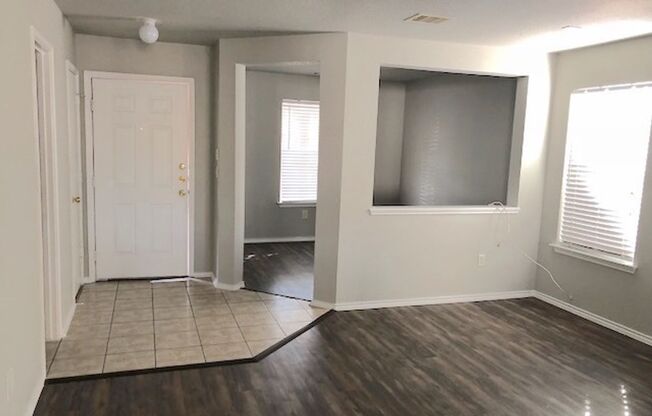 Spacious 3 bedroom 2 bath in Bristol Place!