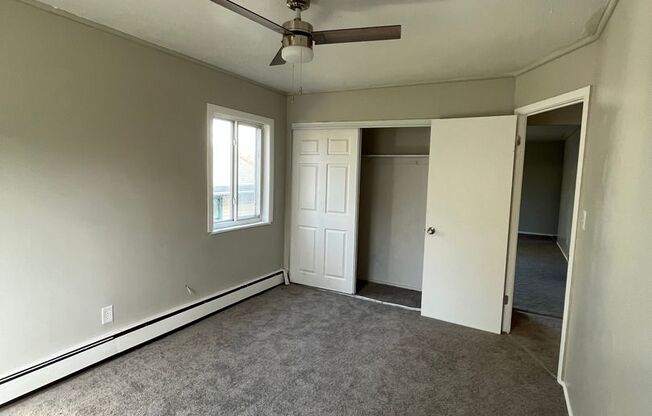 2 beds, 1 bath, $990, Unit 202
