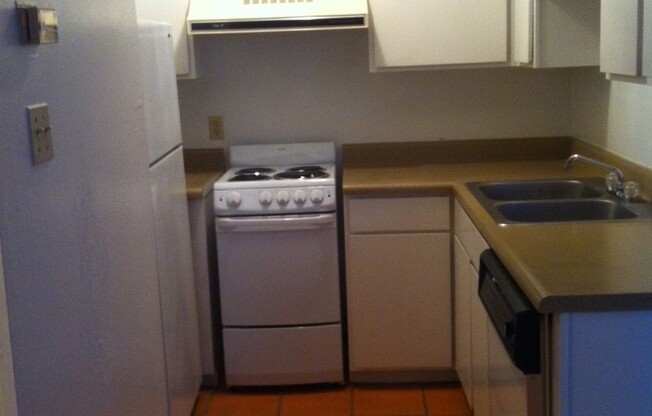 Studio, 1 bath, 450 sqft, $710, Unit *526