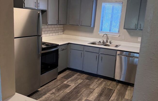 2 beds, 1 bath, 1,105 sqft, $1,124, Unit 2715-305