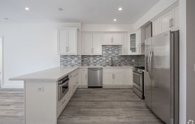 Regency Holt Apartments