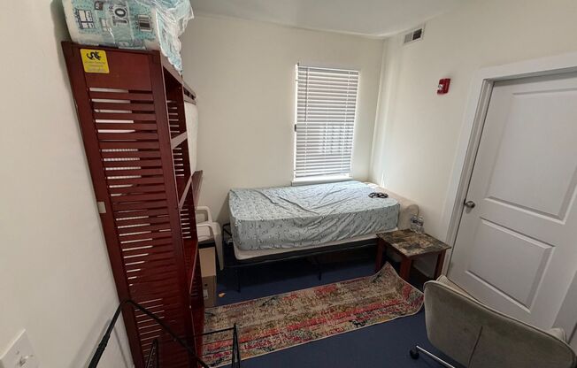 3 beds, 3 baths, 823 sqft, $1,695, Unit Unit 01