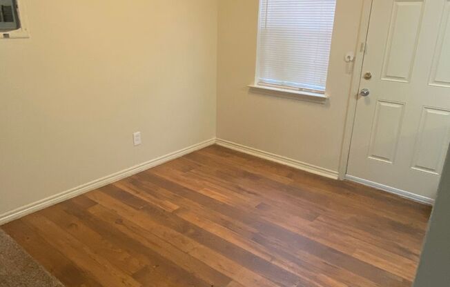 2115 W Hickory