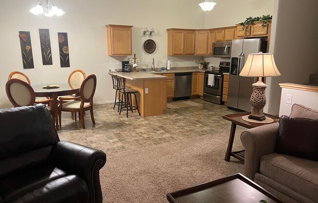 3 beds, 2 baths, $1,800, Unit 127