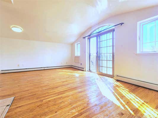 3 beds, 2 baths, $2,600, Unit 3RD FL