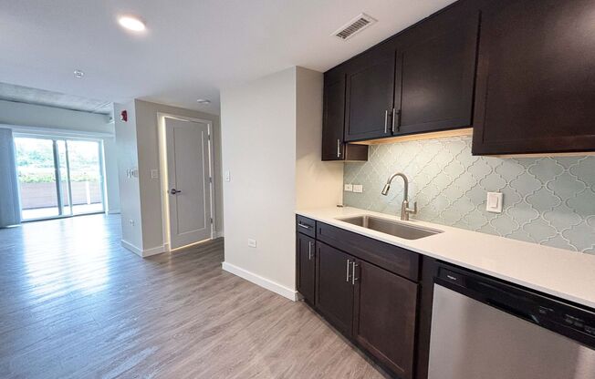 2 beds, 1 bath, 826 sqft, $2,500, Unit 410