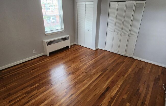 2 beds, 1 bath, 897 sqft, $2,305, Unit G-17
