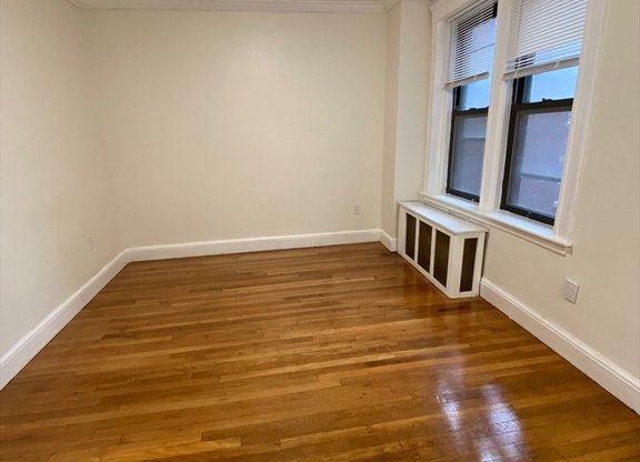 3 beds, 1 bath, 960 sqft, $3,100, Unit 8