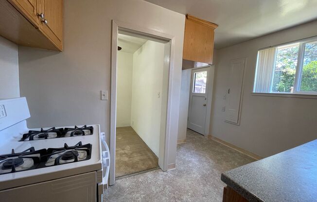 2 beds, 1 bath, $2,900