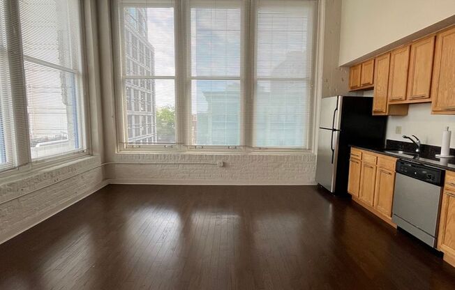 2 beds, 1 bath, $2,050, Unit #401