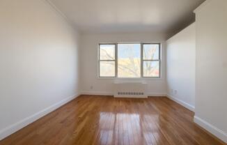 3 beds, 1 bath, $4,500, Unit 3