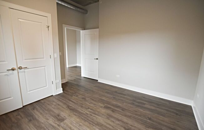 2 beds, 2 baths, 975 sqft, $4,450, Unit 3833-310