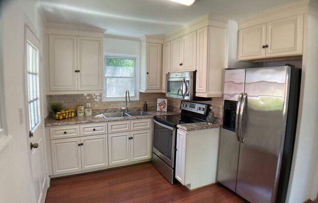 Adorable Bungalow Next to Downtown Raleigh!