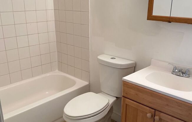 2 beds, 1 bath, 650 sqft, $1,199, Unit 202