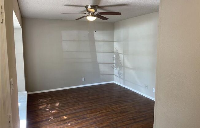 Very Large 2/2.5 Townhome with covered parking