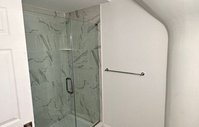 3 beds, 2 baths, 1,292 sqft, $2,045, Unit Unit 302 (Loft)