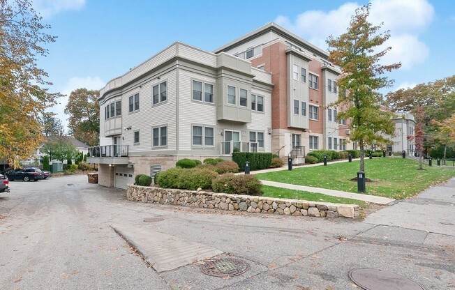 321 Hammond Pond Pkwy