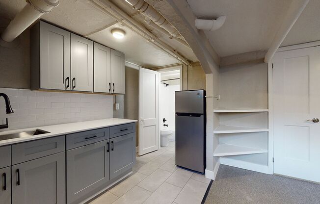 Studio, 1 bath, 290 sqft, $1,150, Unit B-1