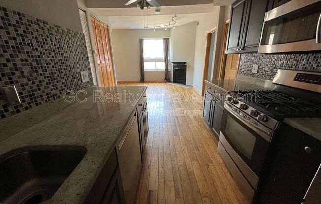 2145 N. Lakewood Avenue Unit 3NR