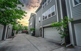 312 W 28 ST
