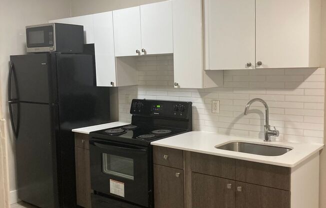 1 bed, 1 bath, 700 sqft, $1,150, Unit 106