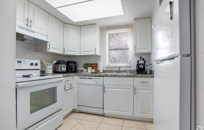 2 beds, 1 bath, 780 sqft, $1,450, Unit 56