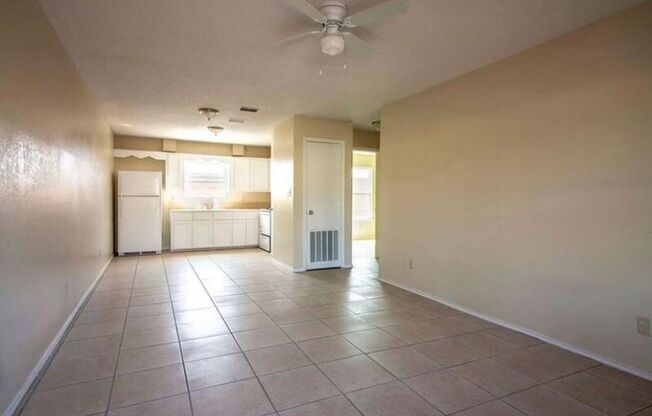 2 beds, 1 bath, 700 sqft, $785, Unit Unit 22