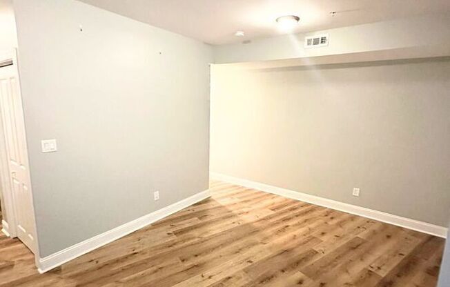 2476 FRANKFORD AVE