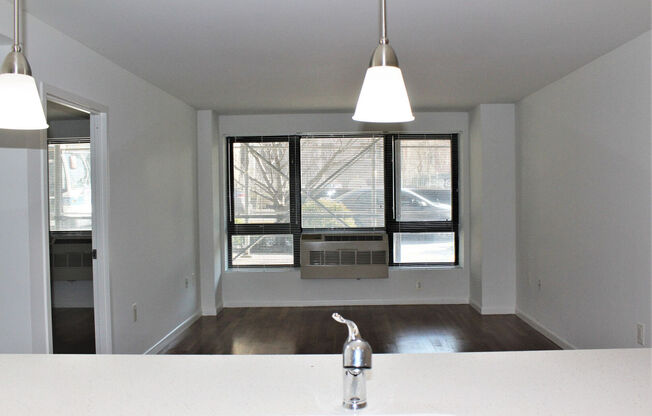 2 beds, 1 bath, 858 sqft, $3,950