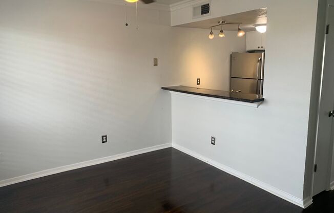 1 bed, 1 bath, 600 sqft, $985, Unit 112