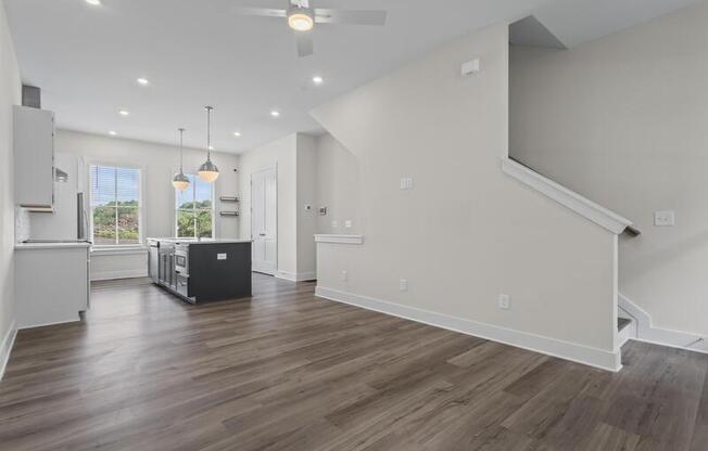 1066 CREST CIR SE