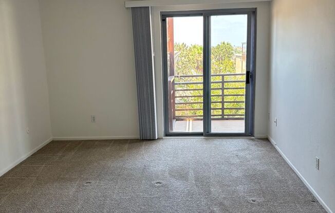1 bed, 1 bath, 944 sqft, $2,350, Unit 3750