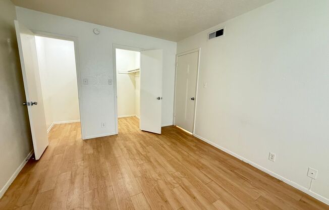 2 beds, 1 bath, 924 sqft, $1,699, Unit OPA-131