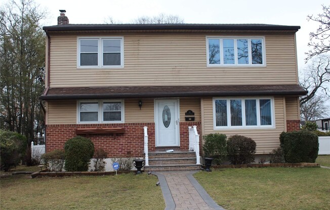 11 HALLOCK ST
