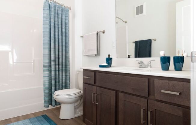 Studio, 1 bath, 577 sqft, $1,135, Unit 220