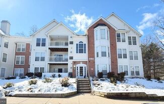 Beautiful 2bd 1bth private patio-level condo in New Town with a peaceful wooded view!