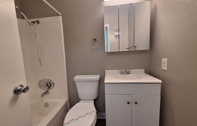 Studio, 1 bath, 425 sqft, $2,095, Unit 07