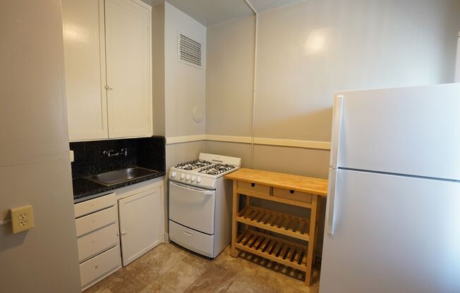 Studio, 1 bath, $1,300