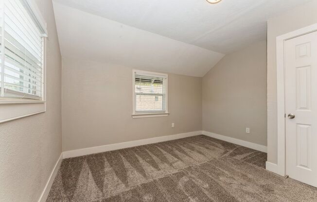 2 beds, 1 bath, $1,995, Unit Upper